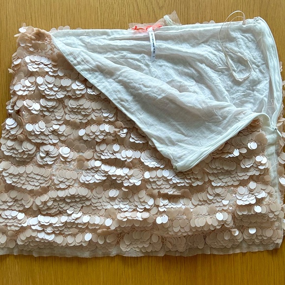 Iridescent pale pink mini dress - Picture 7 of 8